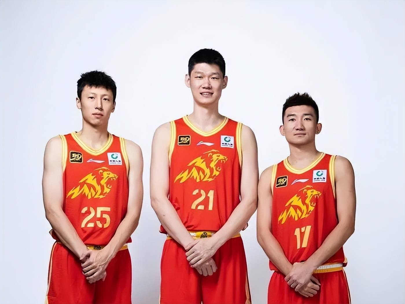 凯发k8娱乐-山东男篮全队发挥出色，轻取四川男篮