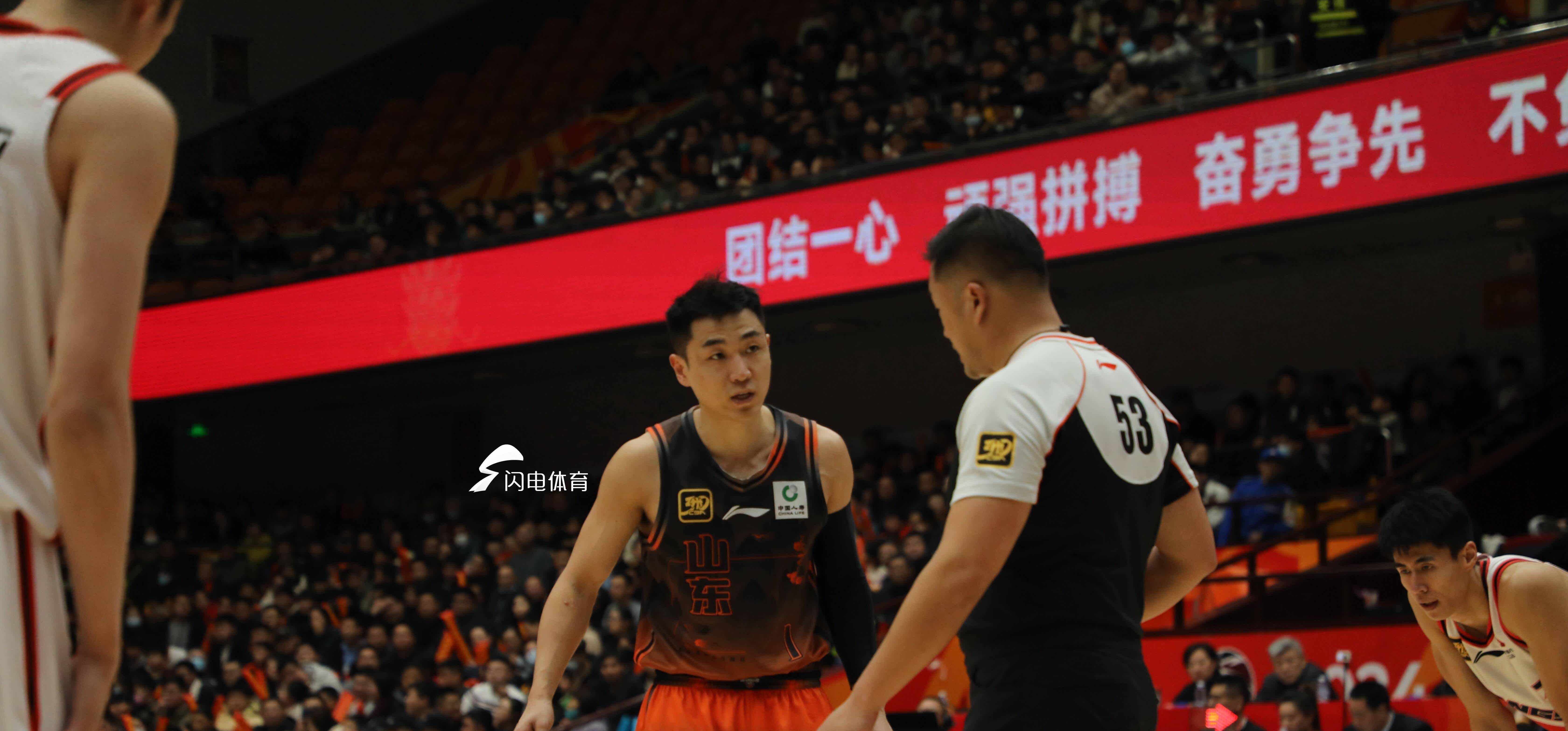 山东男篮全队发挥出色，轻取四川男篮