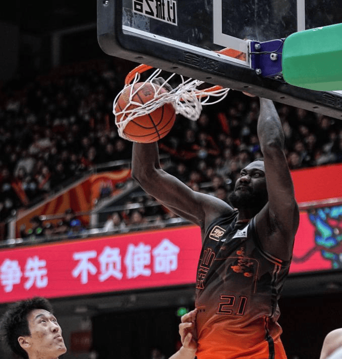 坚强防线！球队高位逼抢获胜的简单介绍